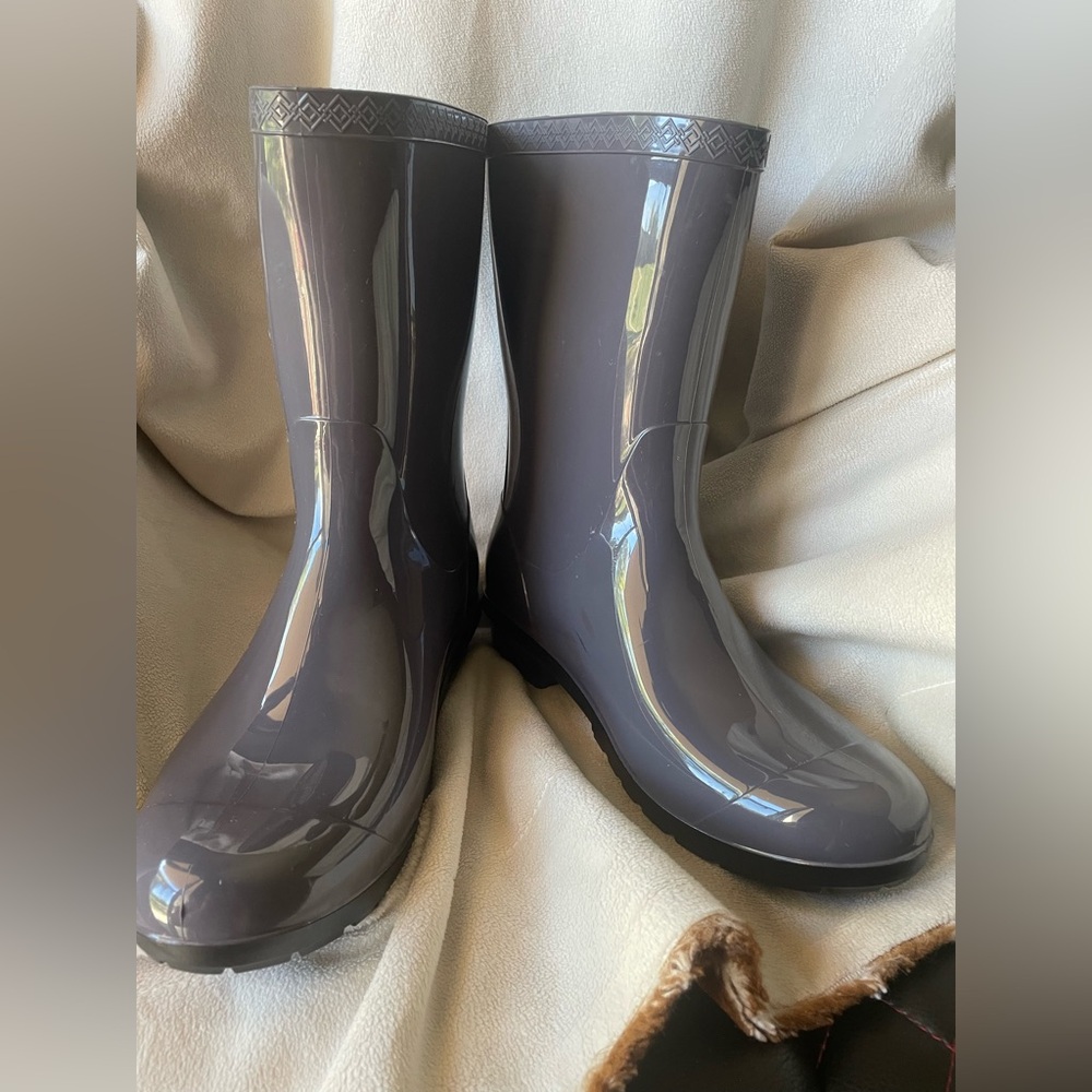 UGG  Rain Boots - Picture 9 of 13
